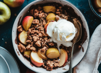Old-Fashioned Apple Crisp: A Timeless Comfort Dessert