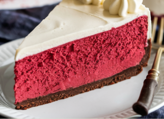Creamy Red Velvet Cheesecake